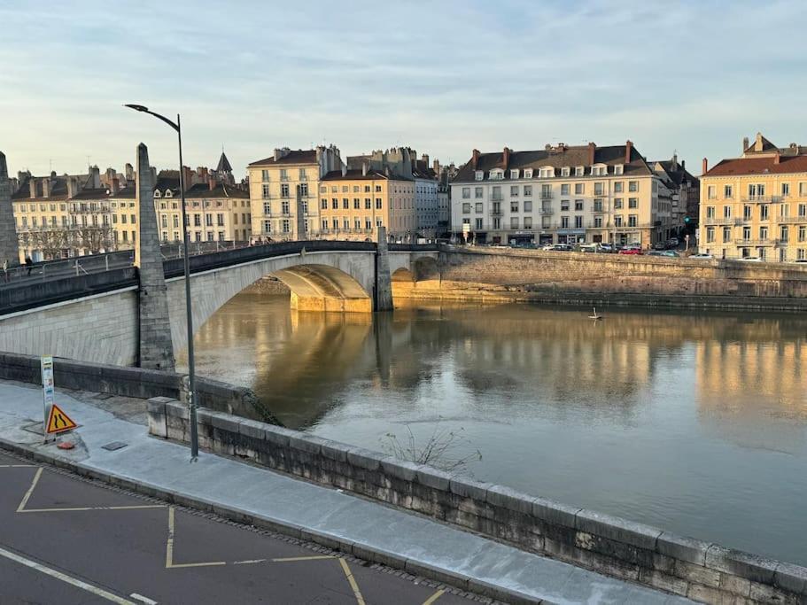 Appartement Avec Magnifique Vue Sur La Saone Et Son Balcon Chalon-sur-Saône Exterior foto